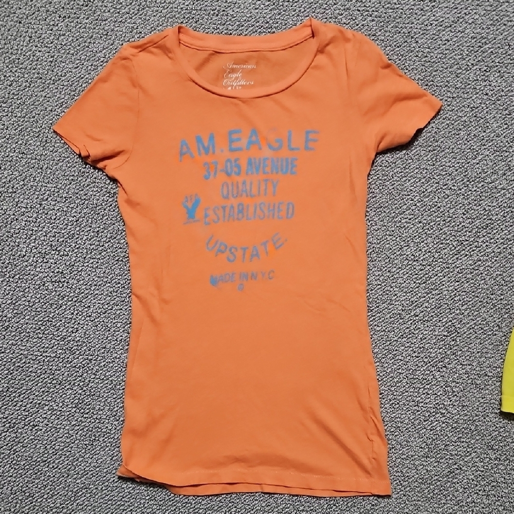 American Eagle Outfitters Orange Tee with Blue Print